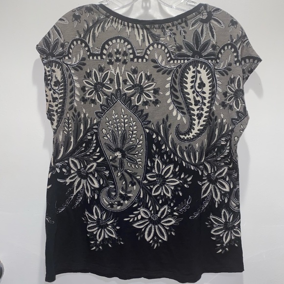 Lucky Brand Paisley Cup Sleeve V-Neck Tee - Picture 3 of 7